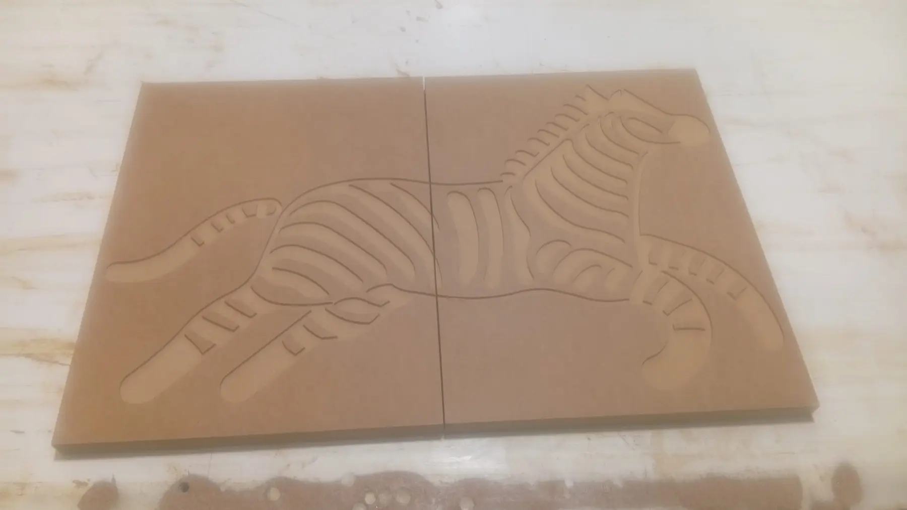 Relieve anatómico fresado en paneles de MDF
